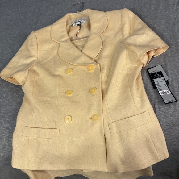 Le Suit skirt Set - Picture 2 of 8